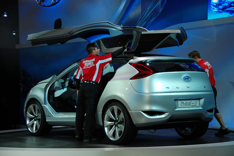 Illustration for article titled Hyundai Nuvis Concept Takes Flight With Massive Gullwing Doors